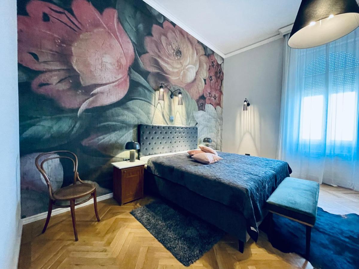 Yacht Club Apartment