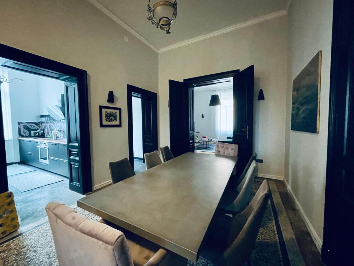 Yacht Club Apartment